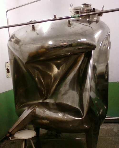 因操作不當(dāng)造成的罐體變形